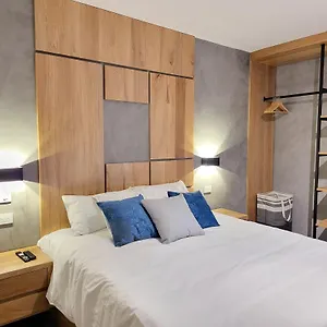 https://newly-renovated-located-in-best-part-of.colombiamedellinhotels.com